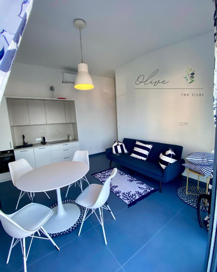 The Cube Apartment Pisak